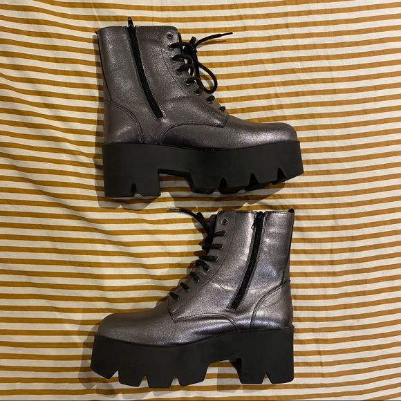 L’intervalle eye catching metallic silver platform boots! UK size 40 - Picture 2 of 5